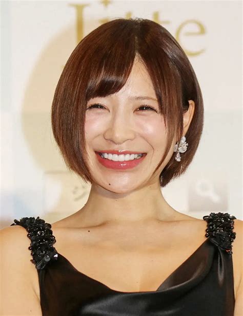 手島優、“10年来のファン”と結婚発表で幸せいっぱい